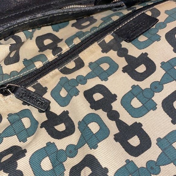 Authentic Vintage Gucci Signature embossed all leather designer hobo bag. B9 - Picture 14 of 16